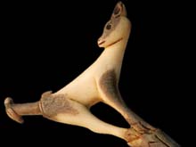 Sculpture, faon à l'oiseau